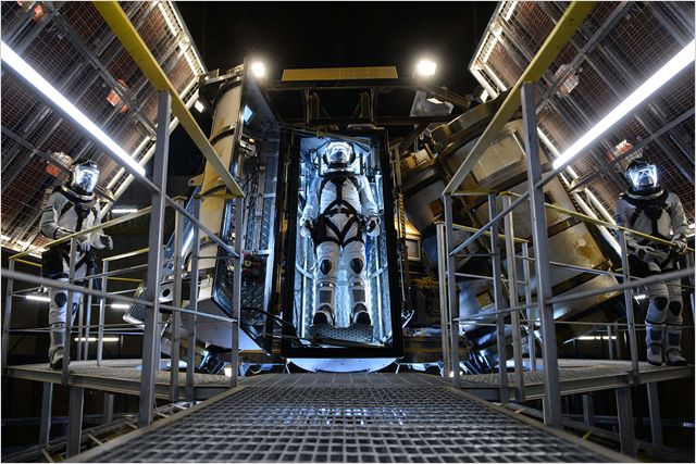 576055.jpg-r_640_600-b_1_D6D6D6-f_jpg-q_x-xxyxx