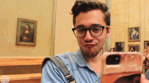 Et sinon, est-ce moi ou le type est si seul au monde qu'il fait un selfie de lui prenant un selfie ? mona-lisa-selfie
