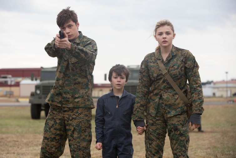 L-r, Nick Robinson, Zackary Arthur and Chlo? Grace Moretz star in Columbia Pictures' "The 5th Wave."