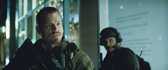 Flag, le seule homme au monde qui peut dire que sa copine n'a pas de cœur sans qu'on lui dise qu'il exagère. SUICIDE SQUAD