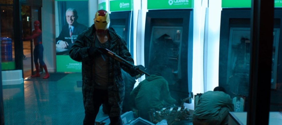 Non vraiment, qu'est-ce qui s'est passé ? Qu'est-ce que ça apporte au film ? Comment peut-on autant merder ?